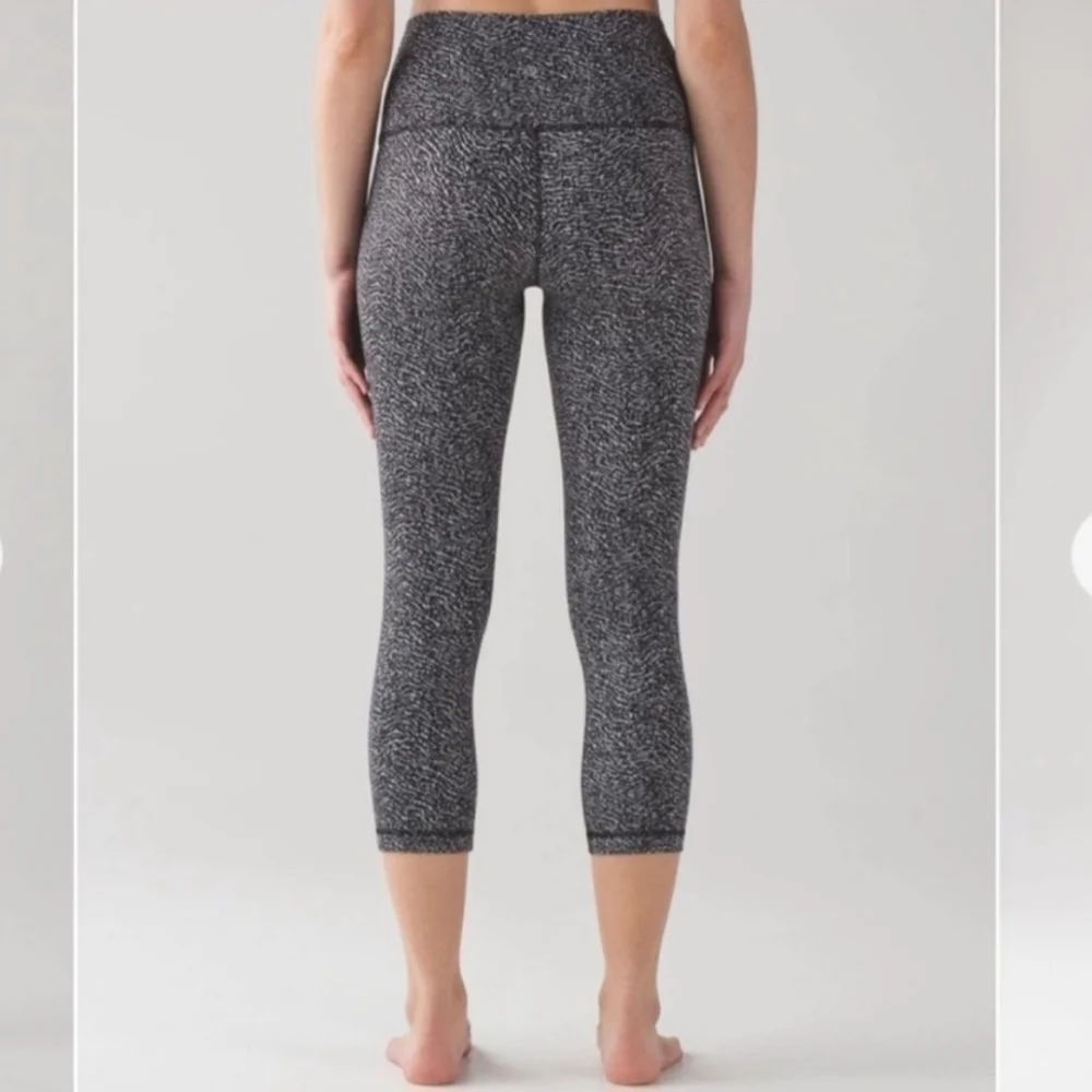 Lululemon Wunder Under Crop Legging Luon Ripple Jacquard Size 2